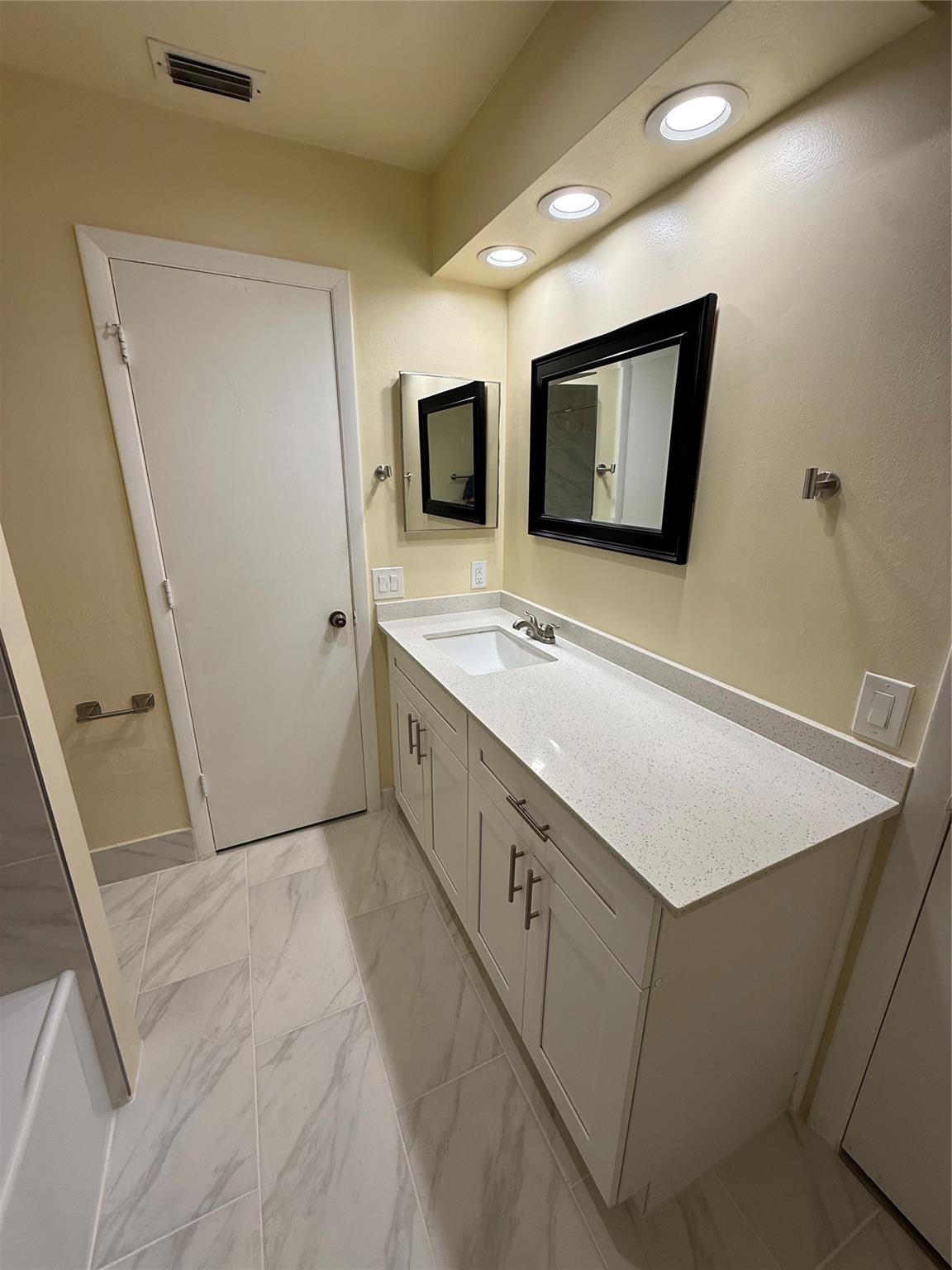 LAKES MEADOW VILLAGE HOME - Residential Lease