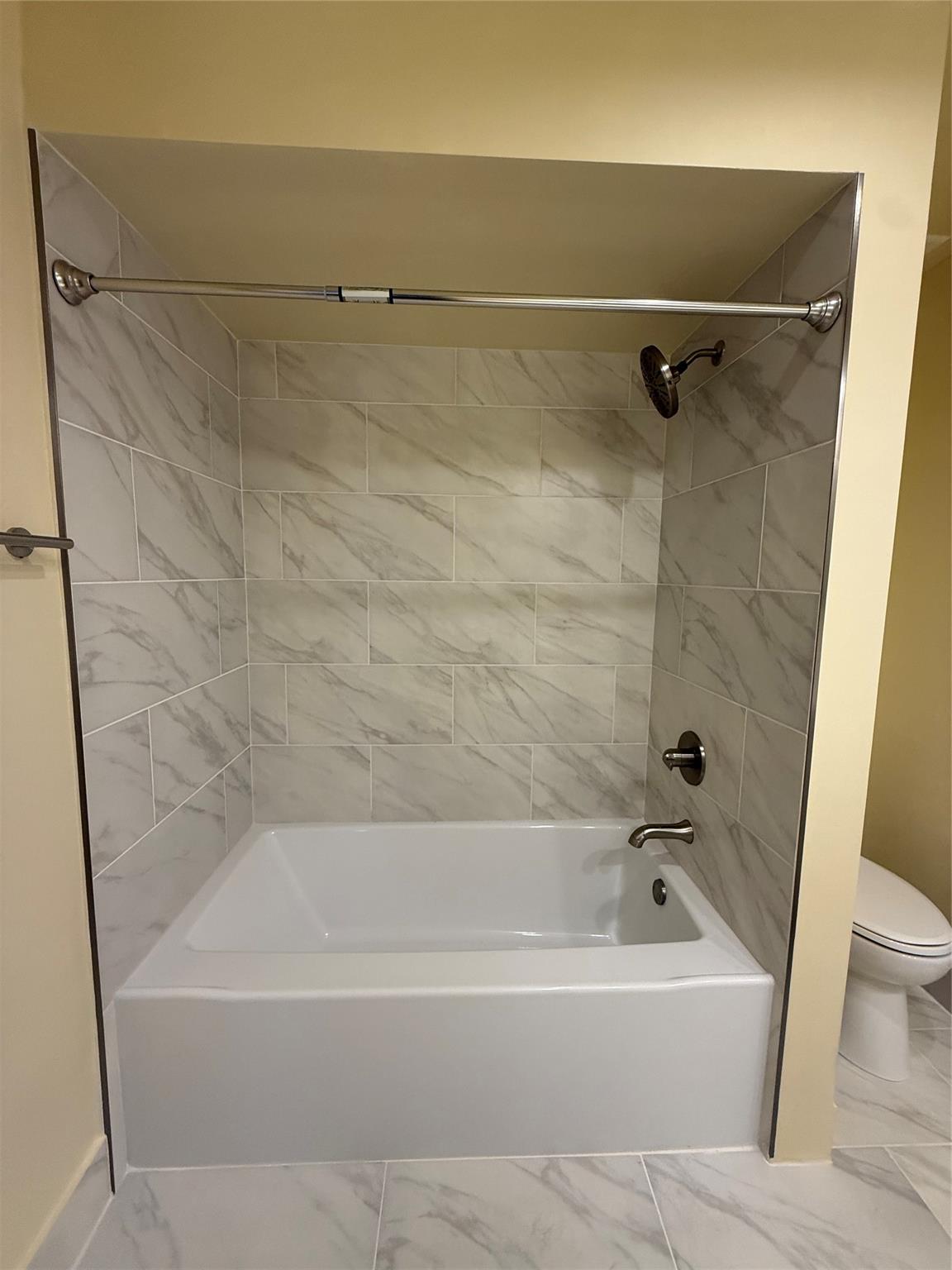 LAKES MEADOW VILLAGE HOME - Residential Lease