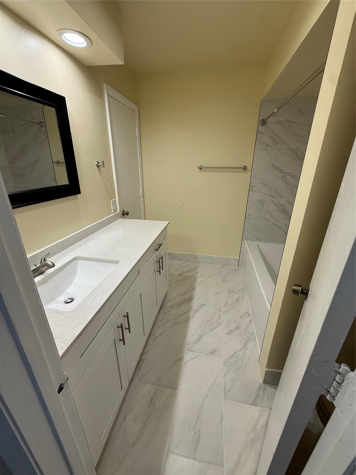 LAKES MEADOW VILLAGE HOME - Residential Lease