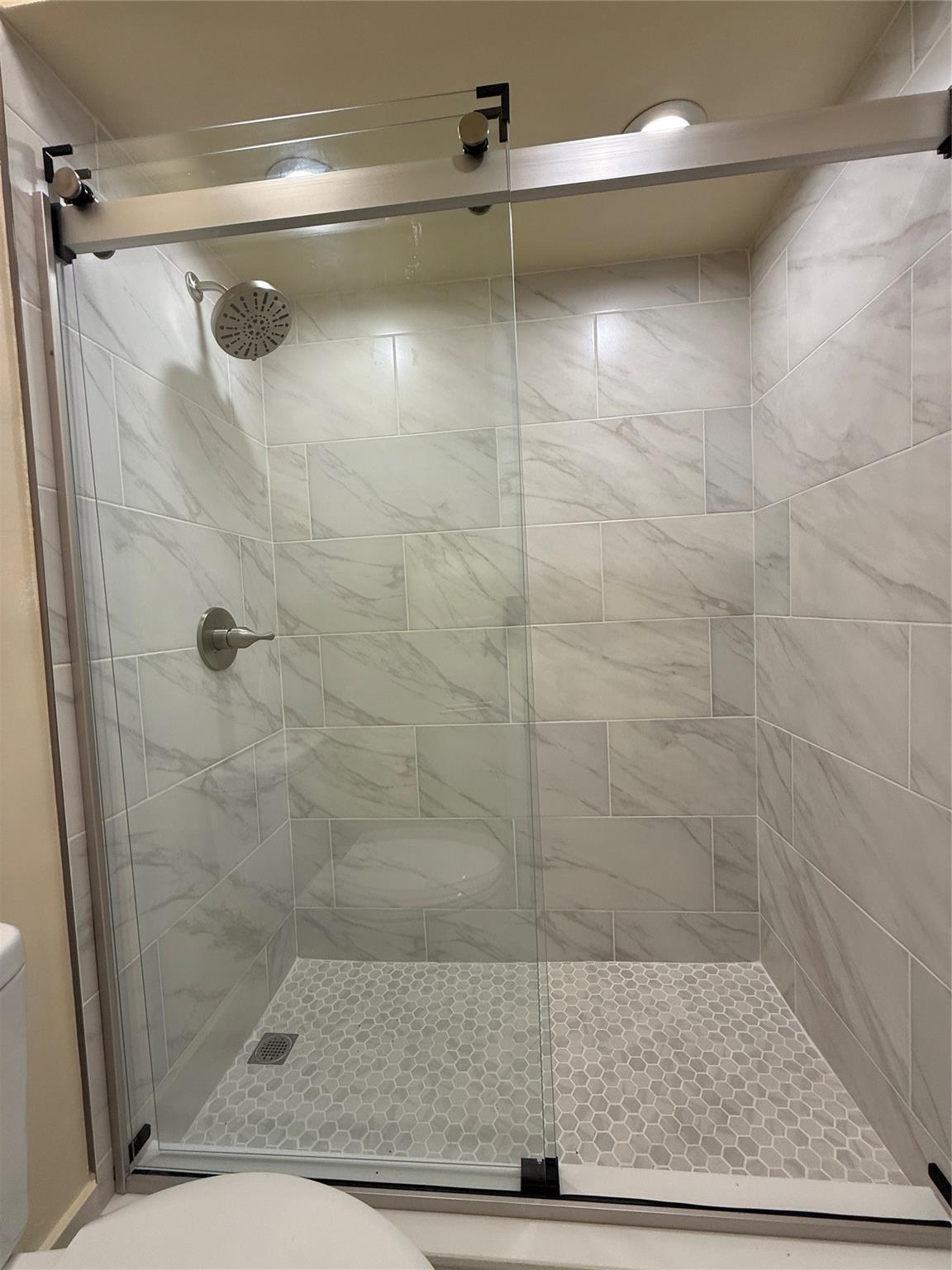 LAKES MEADOW VILLAGE HOME - Residential Lease