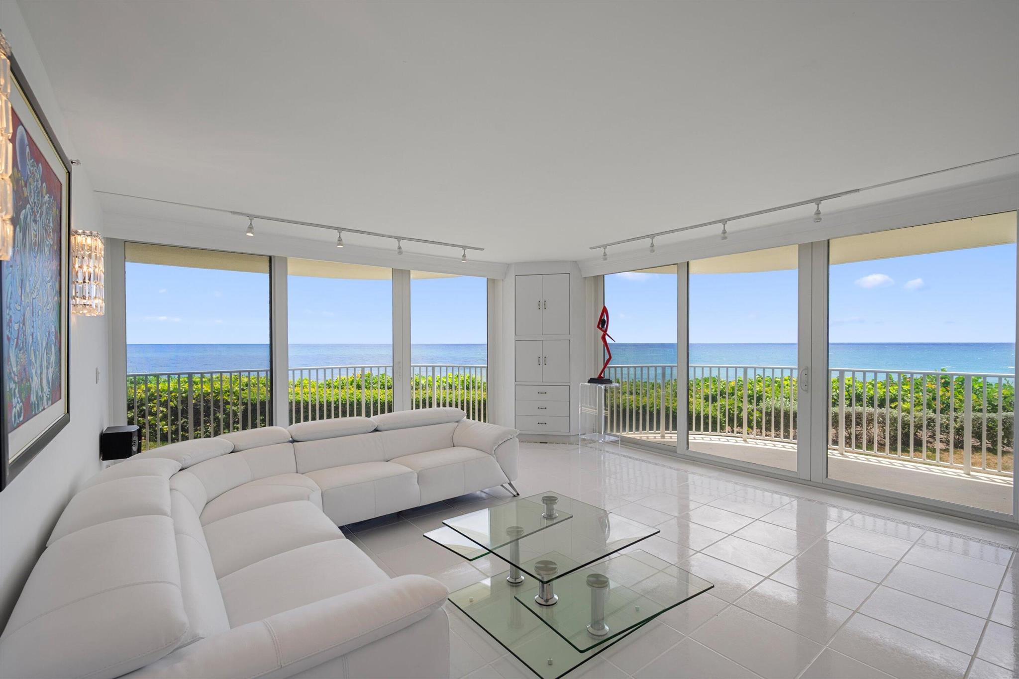 3360 S Ocean Boulevard 2eii, Palm Beach, FL, 33480/$1,450,000 2 3360 S Ocean Boulevard 2eii