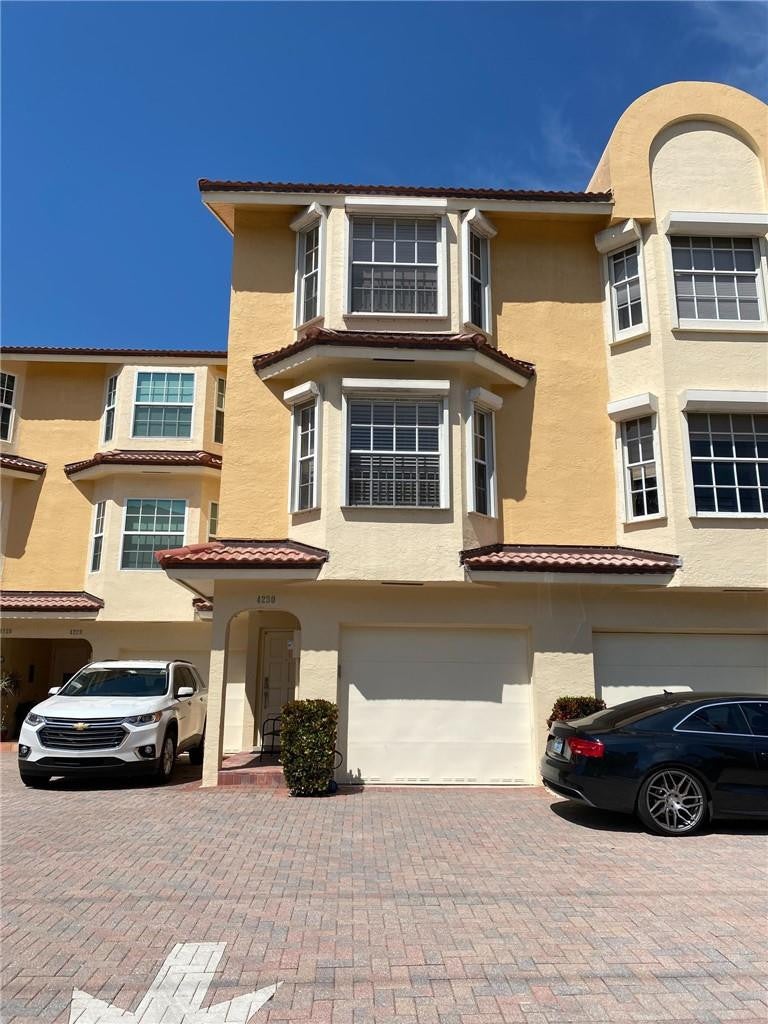 4230 N OCEAN Drive