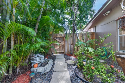 Tiny photo for 1540 NE 40th Street, Oakland Park, FL 33334 (MLS # B26036927)