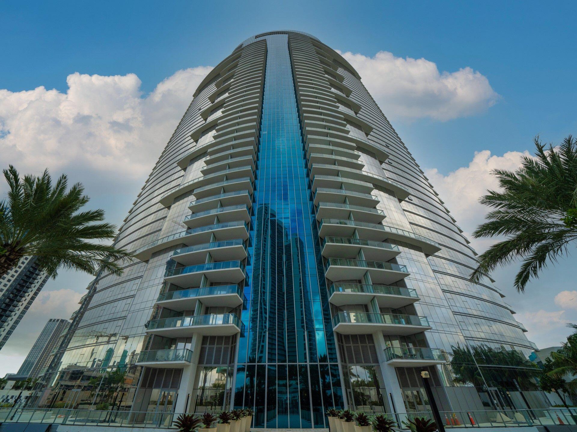 Upscale 1 bed/2 bath turnkey residence that is beautifully appointed (fully furnished) with west views overlooking Miami skyline. Includes ALL utilities in the rental price. Features private entrance, floor to ceiling windows, 10 ft. high ceilings, white marble floors. Building amenities and services are second to none including 5 resort pools including rooftop, spa salon, fitness center, yoga, convenience store, tennis, soccer field, basketball, virtual golf, kids play area and much more. Great location close to Beaches, American Airline Arena, Museums, Entertainment, MIA, and the Brightline Train.