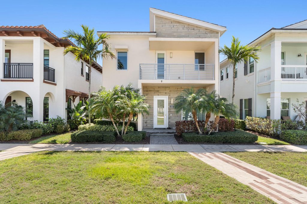 Photo of 1030 Faulkner Ter, Palm Beach Gardens, FL 33418 (MLS # B26000324)