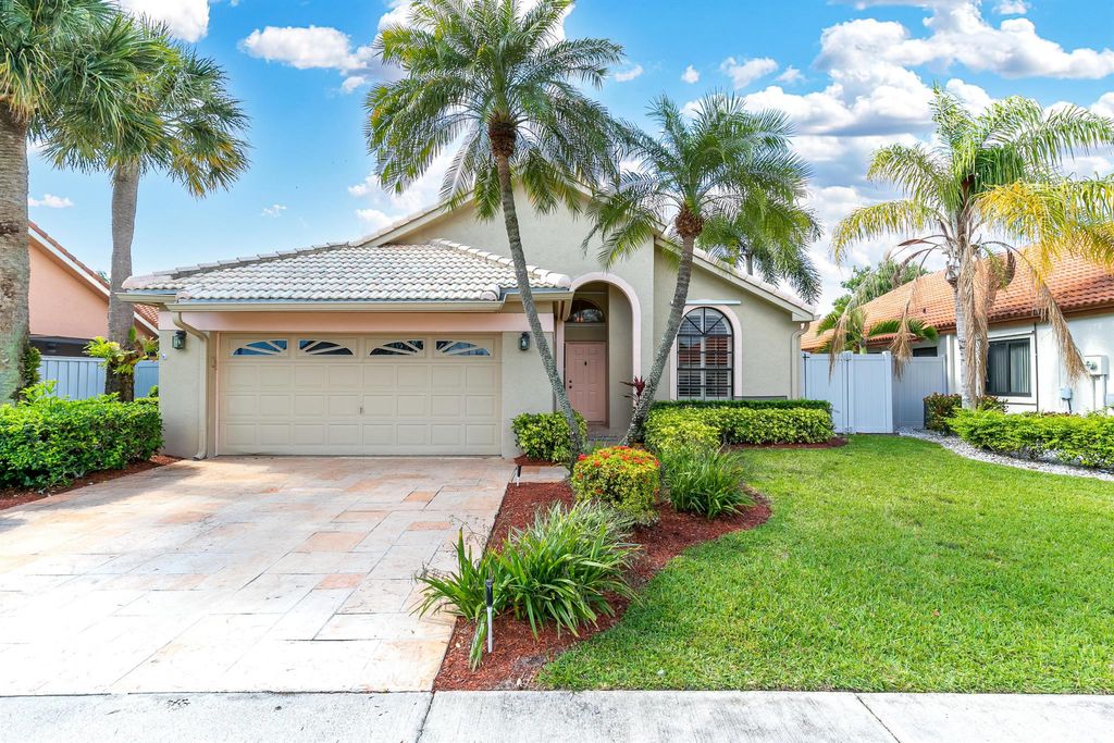 Photo of 176 Executive Circle, Boynton Beach, FL 33436 (MLS # R11088306)