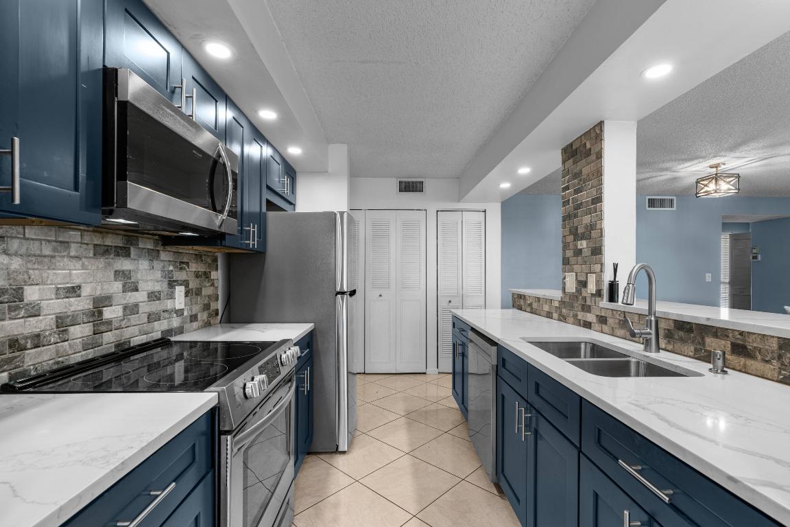 HALF MOON BAY CONDO - Residential