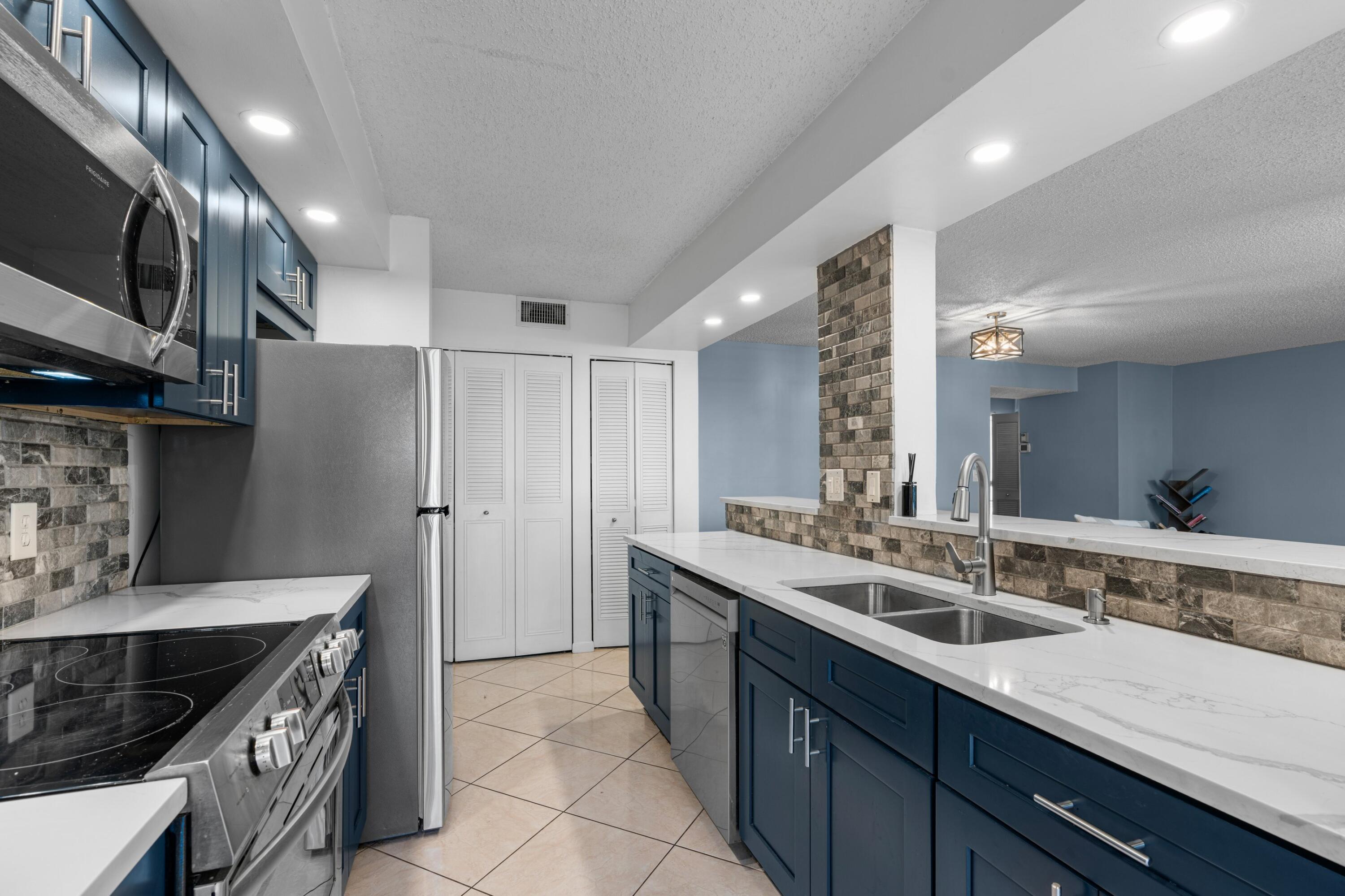 HALF MOON BAY CONDO - Residential