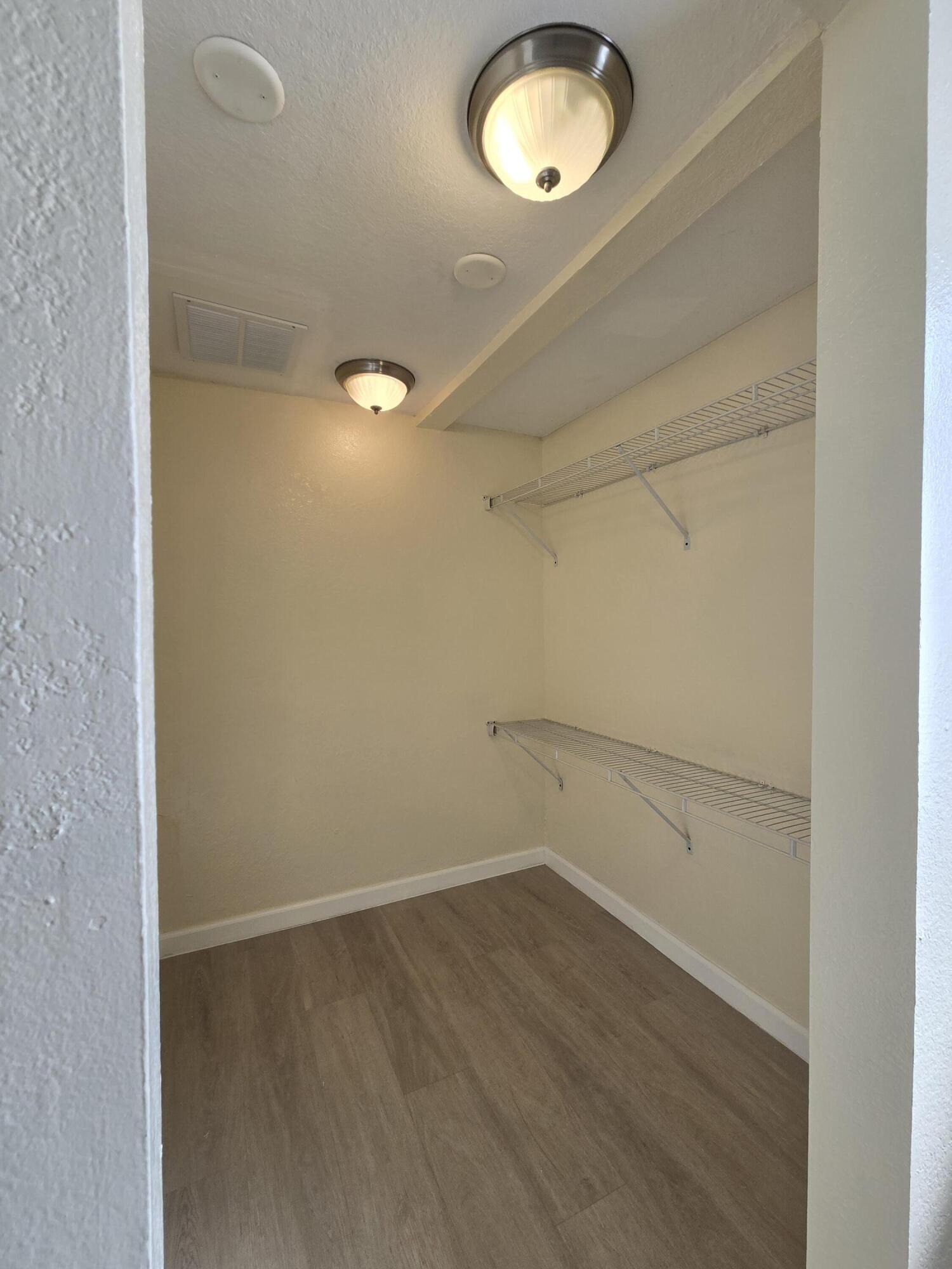 CHAROLAIS CONDO - Residential