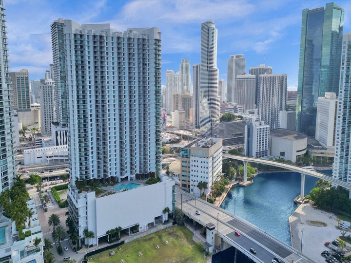 Photo 1 of 24 — 350 S MIAMI Avenue 2805, Miami, FL 33130