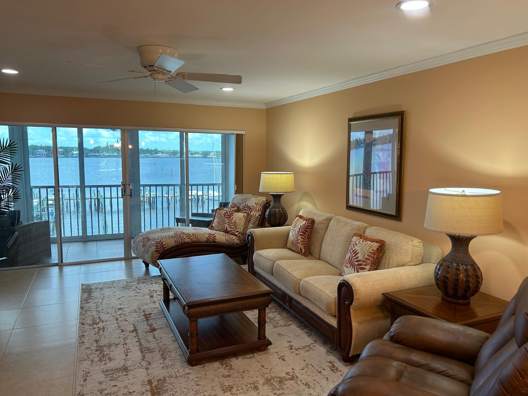 1868 SW Palm City Road 304, Stuart, FL, 34994/$365,000 3 1868 SW Palm City Road 304