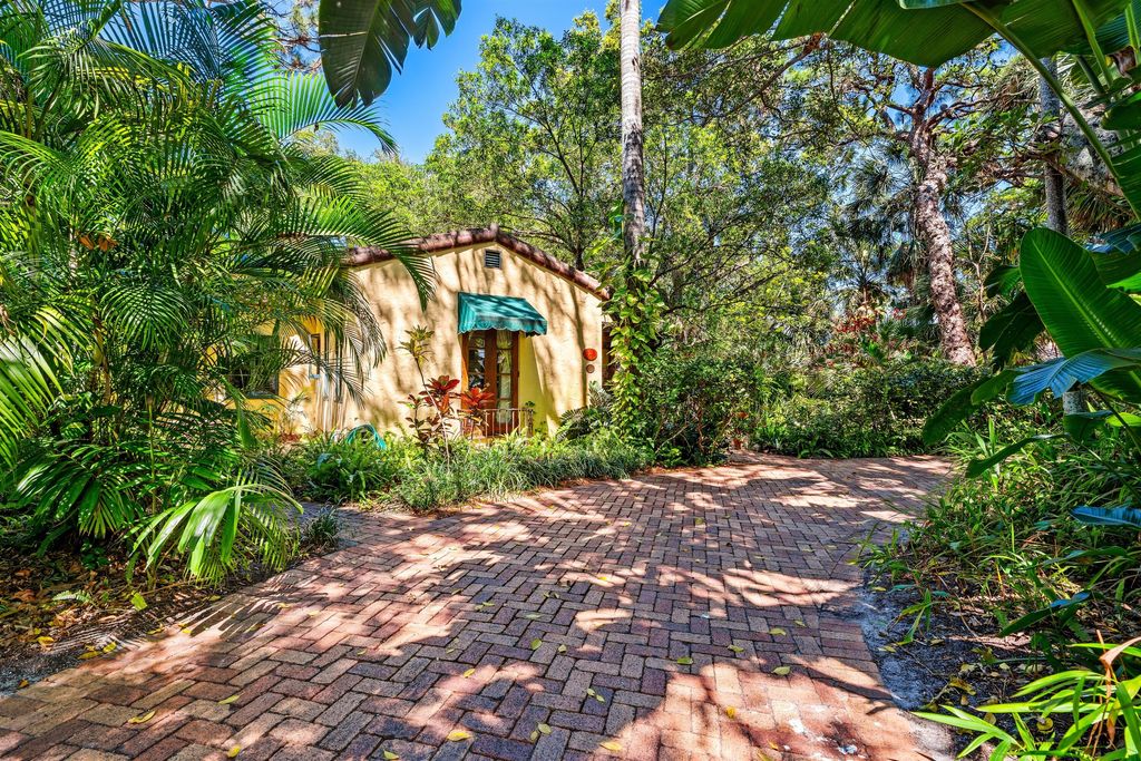 Photo of 825 Alamanda Street, Boca Raton, FL 33486 (MLS # B26009050)