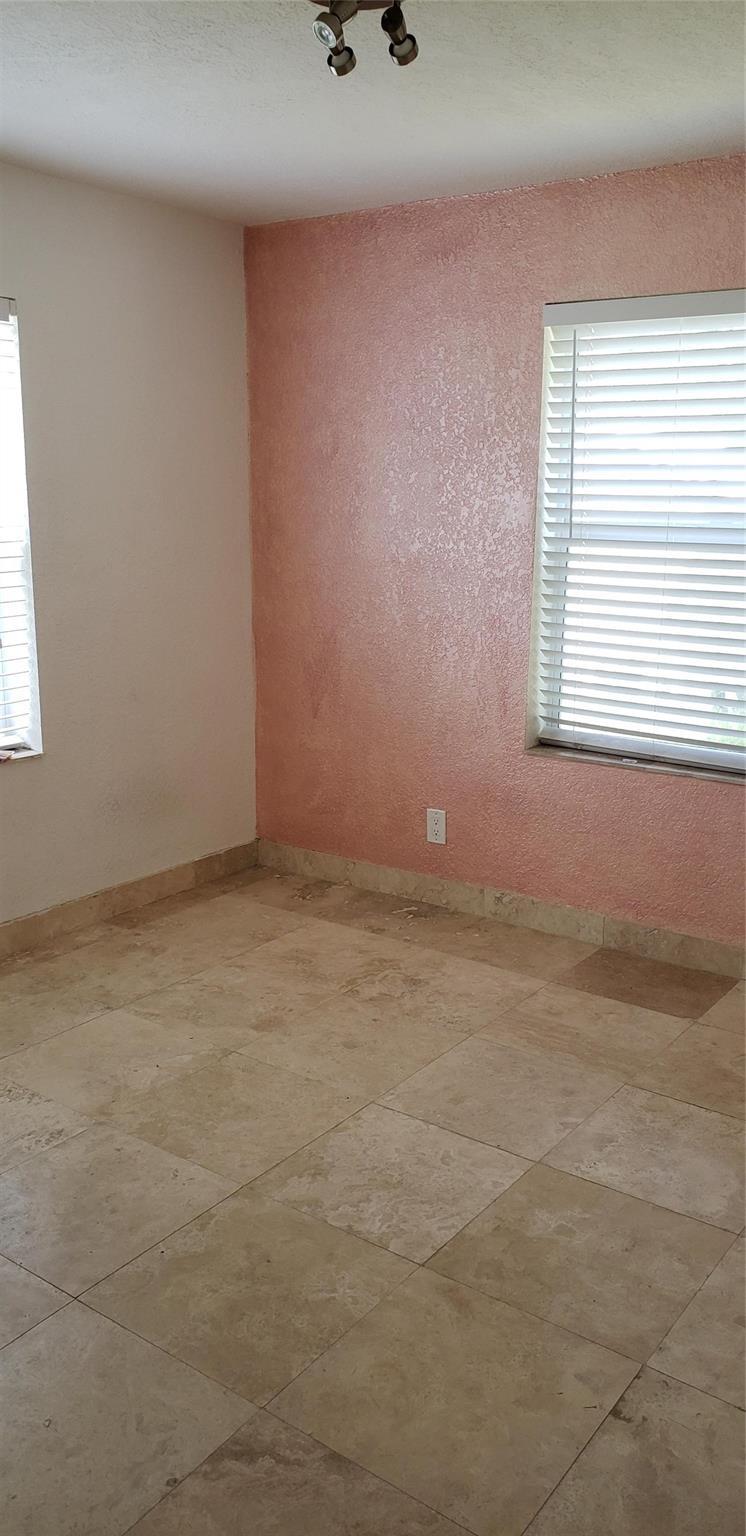 Lauderdale 2-9 D - Residential Lease