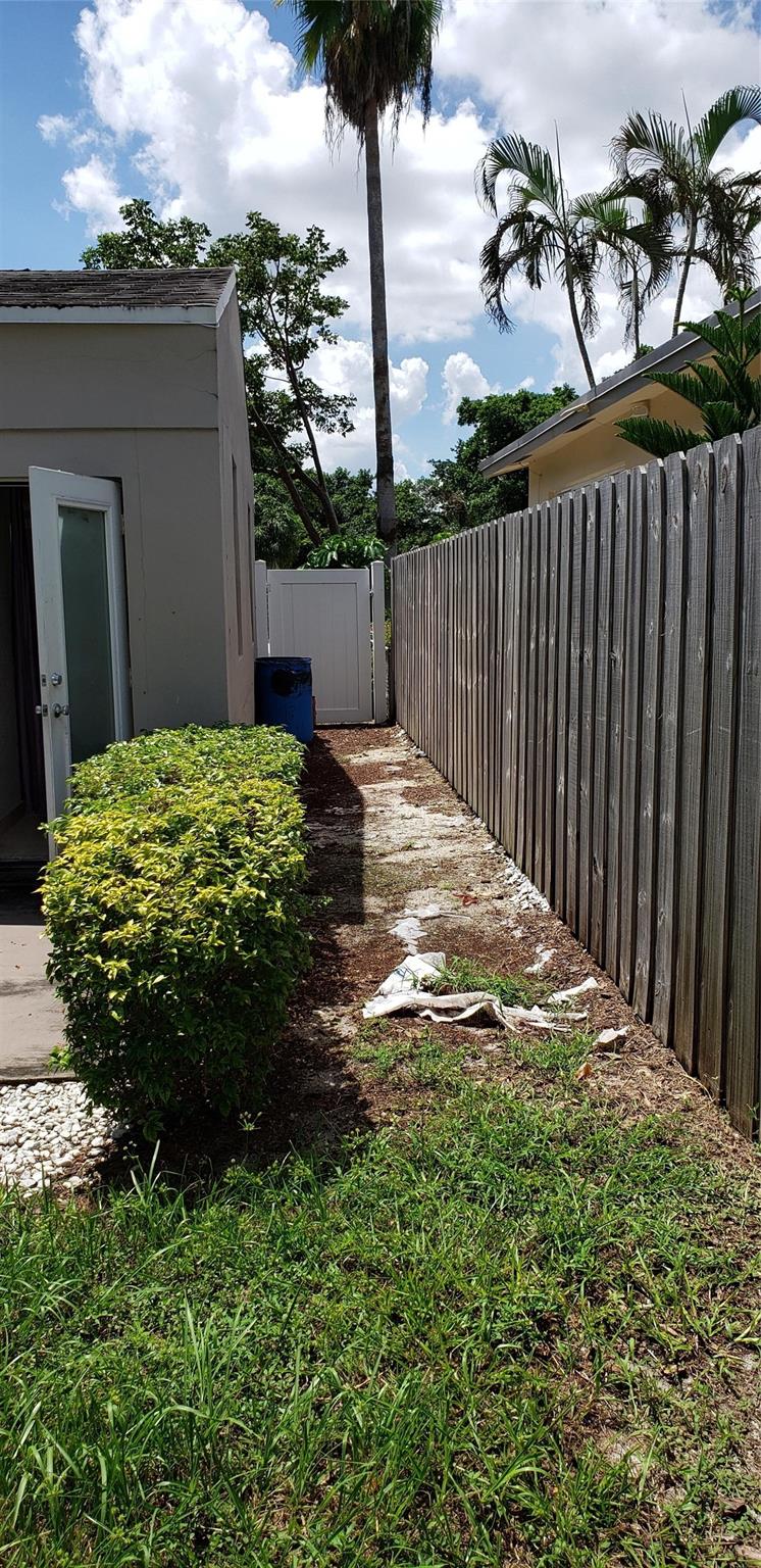 Lauderdale 2-9 D - Residential Lease