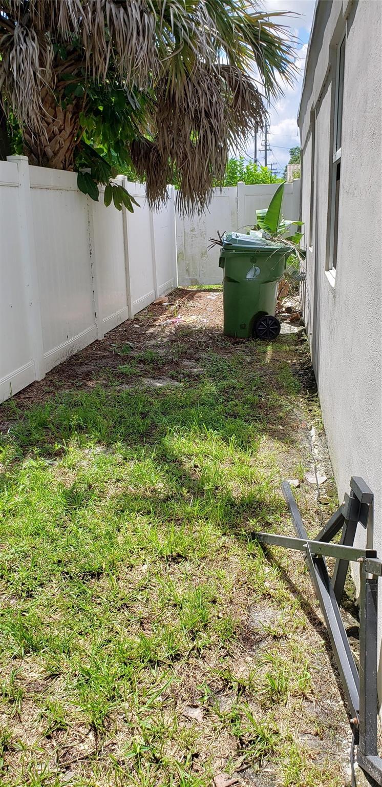 Lauderdale 2-9 D - Residential Lease