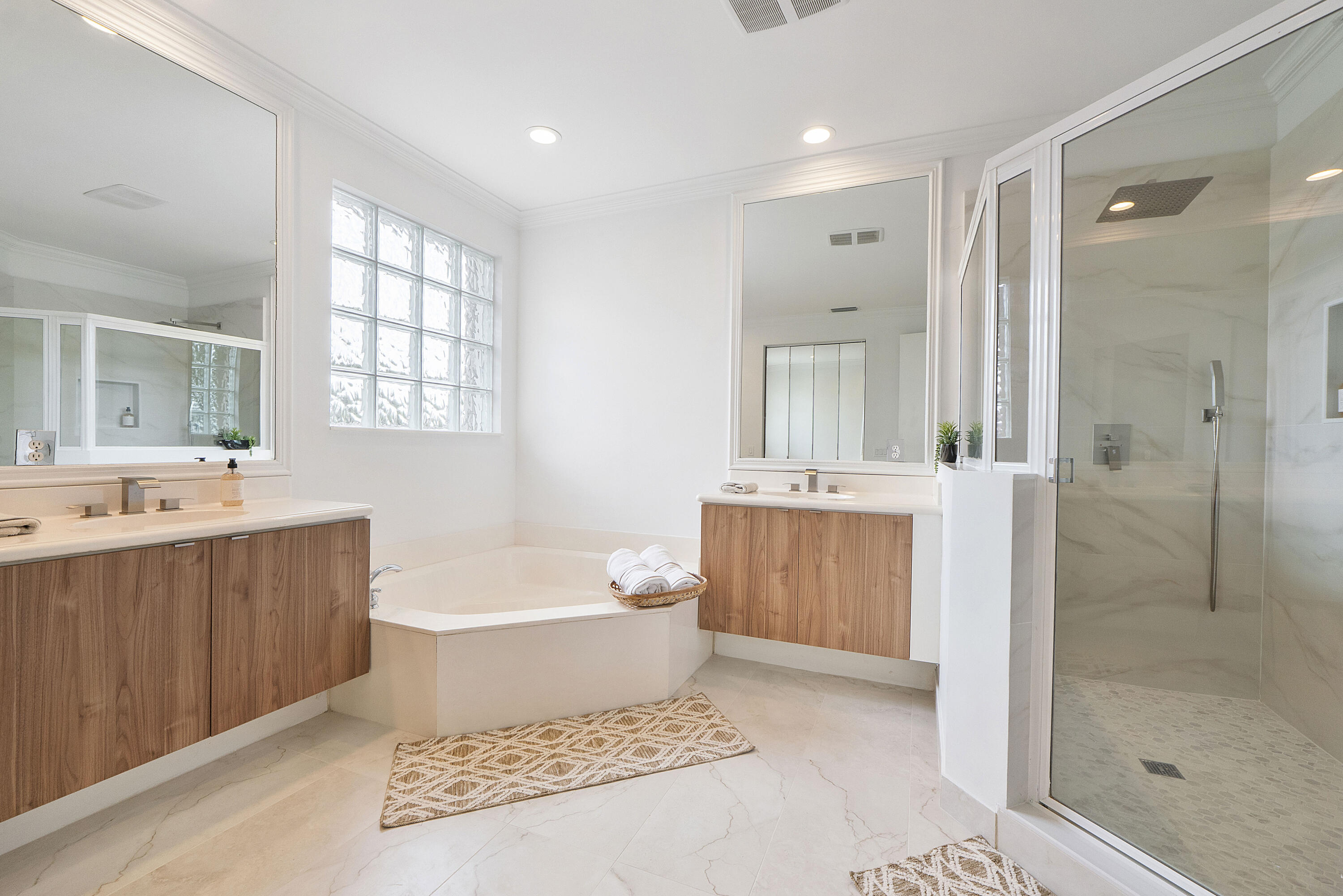 WYNDHAM LAKES CENTRAL - Residential