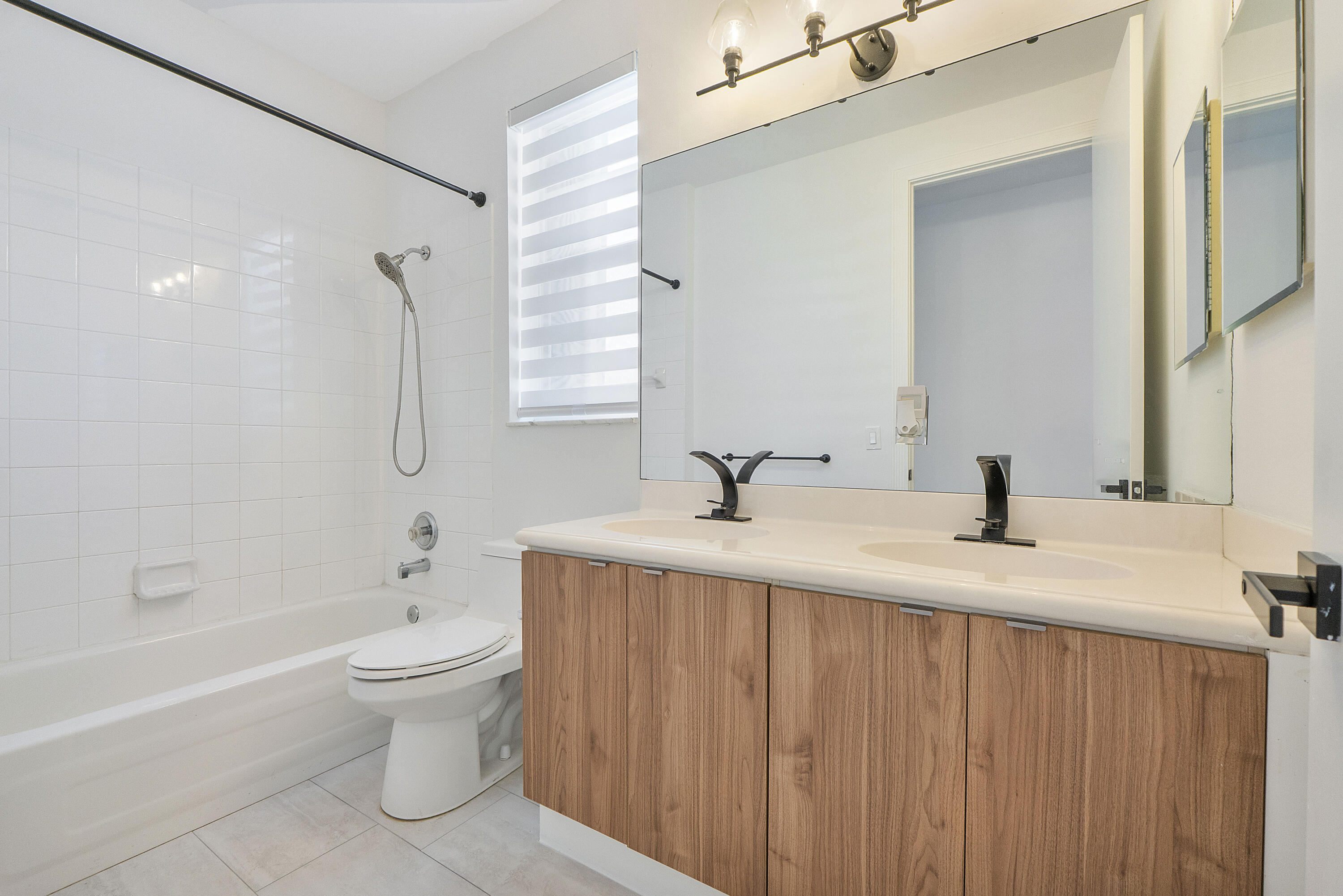 WYNDHAM LAKES CENTRAL - Residential