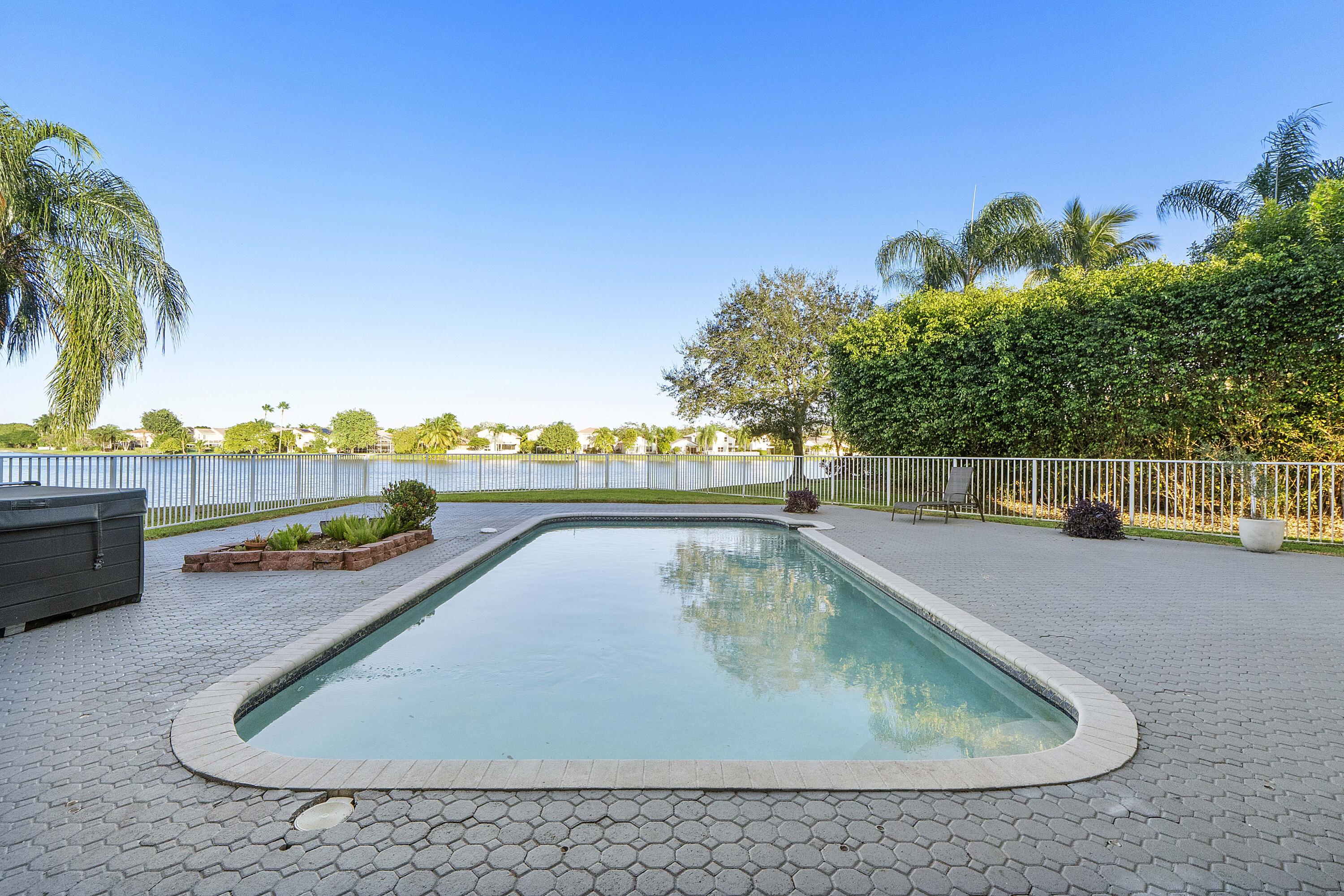 WYNDHAM LAKES CENTRAL - Residential