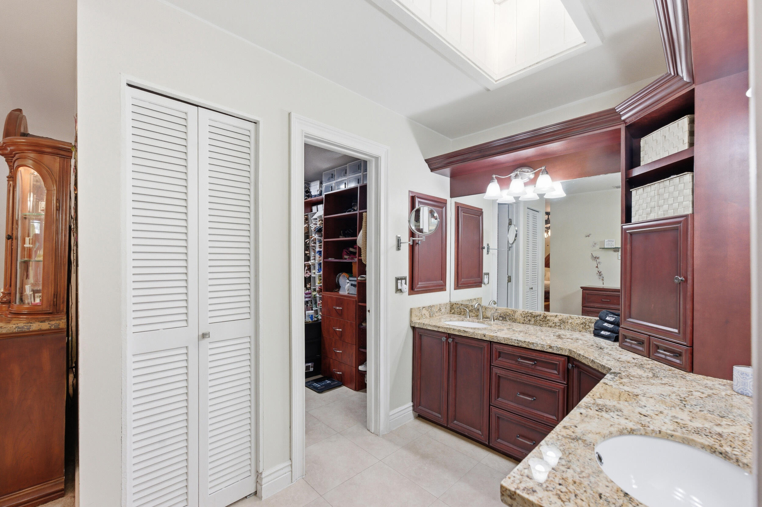 OAK WOOD - Residential