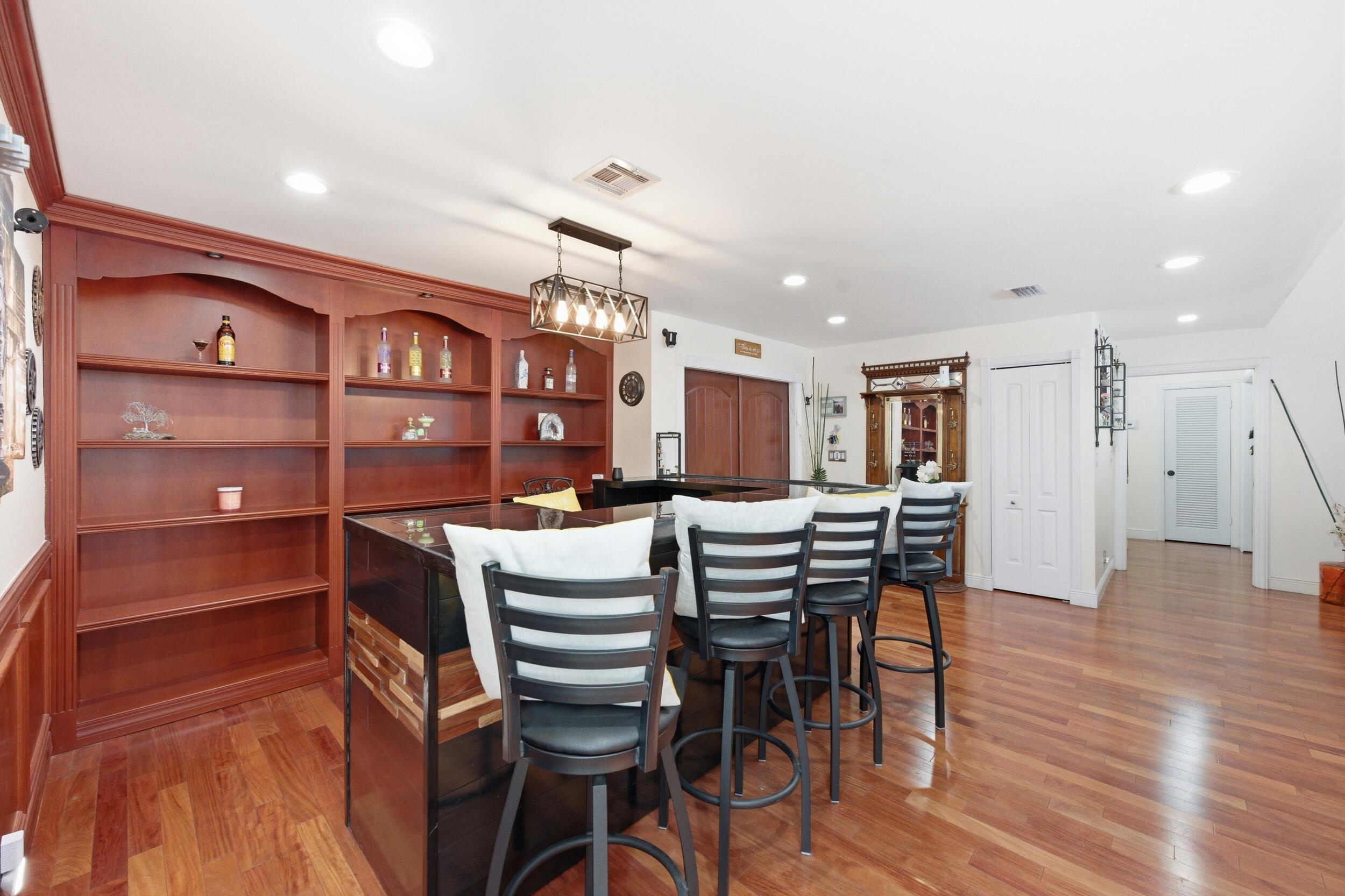 OAK WOOD - Residential