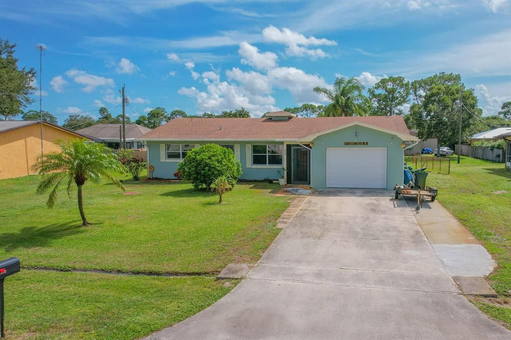 Photo of 350 SE Yardley Terrace Ter, Port St Lucie, FL 34983 (MLS # R10750544)