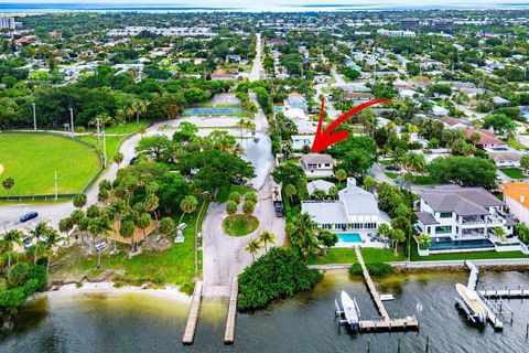 Photo of 2101 N Palm Circle, North Palm Beach, FL 33408 (MLS # B26020318)