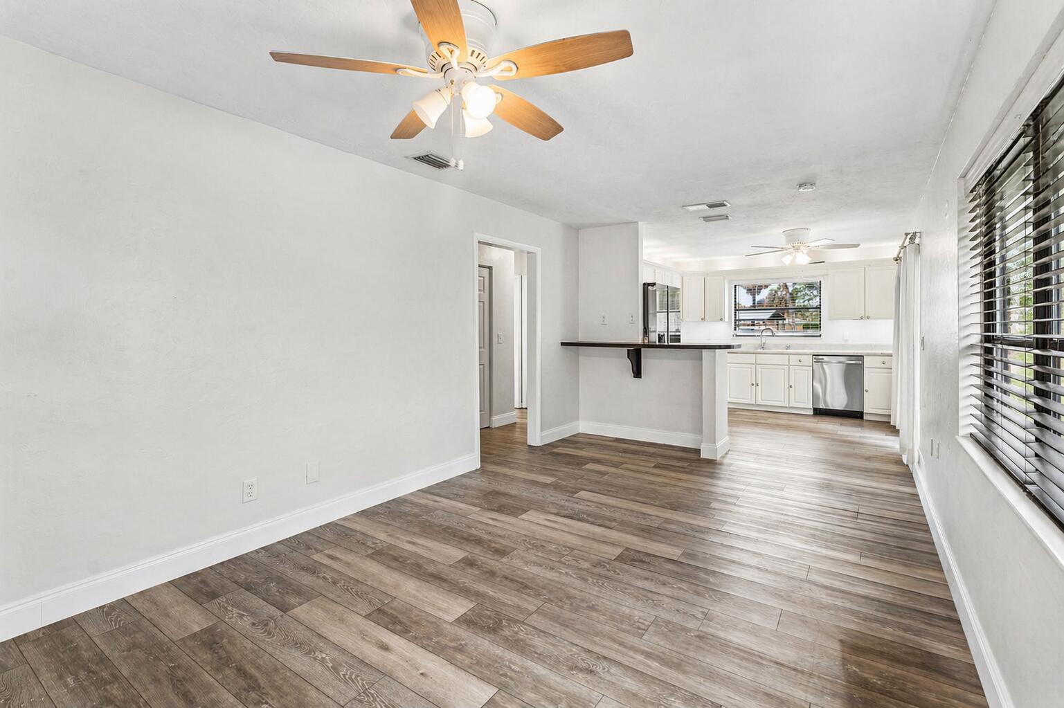 2101 N Palm Circle