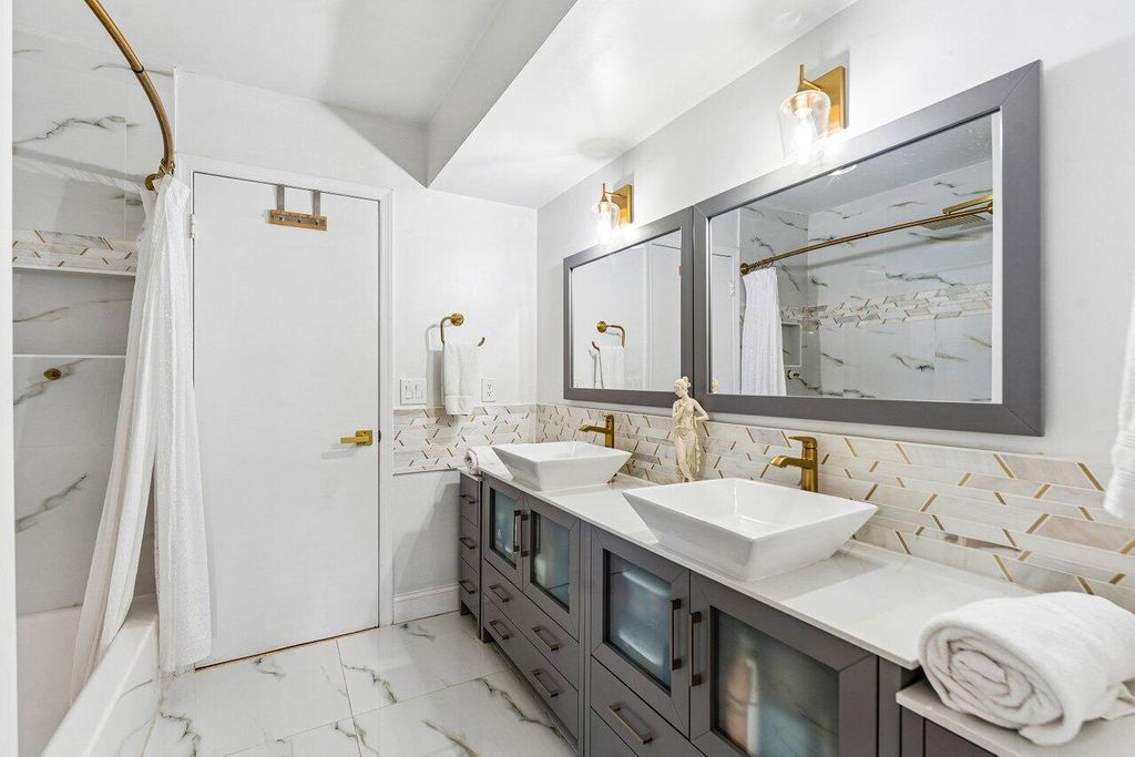 Photo of 2101 N Palm Circle, North Palm Beach, FL 33408 (MLS # B26020318)