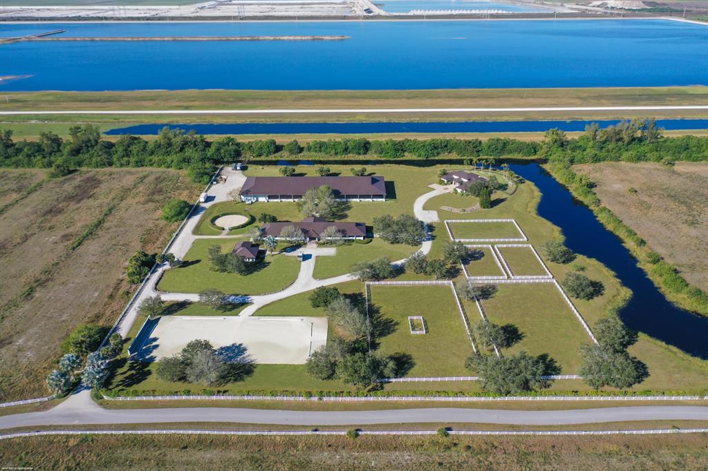 WHITE FENCES EQUESTRIAN E - Residential