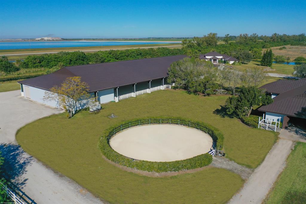 WHITE FENCES EQUESTRIAN E - Residential