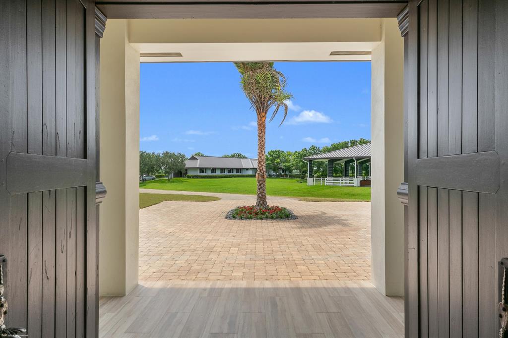 WHITE FENCES EQUESTRIAN E - Residential