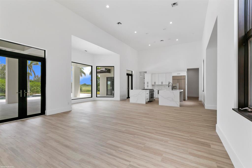 WHITE FENCES EQUESTRIAN E - Residential