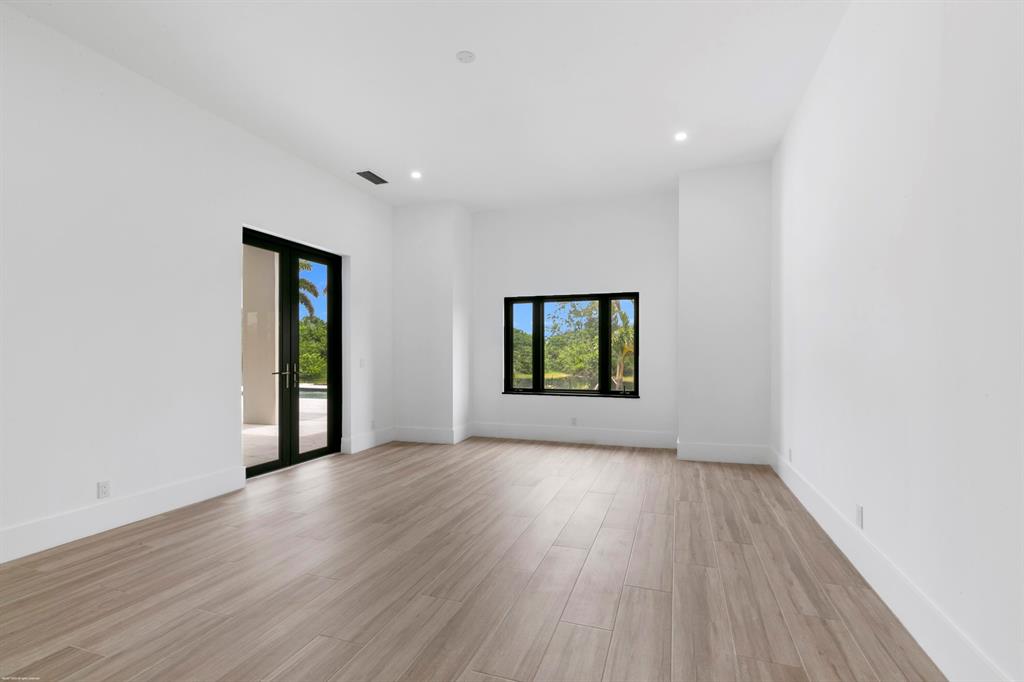 WHITE FENCES EQUESTRIAN E - Residential