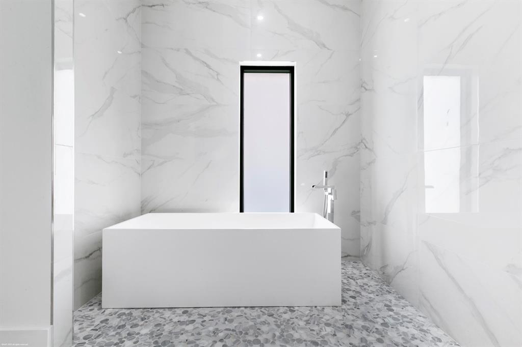 WHITE FENCES EQUESTRIAN E - Residential