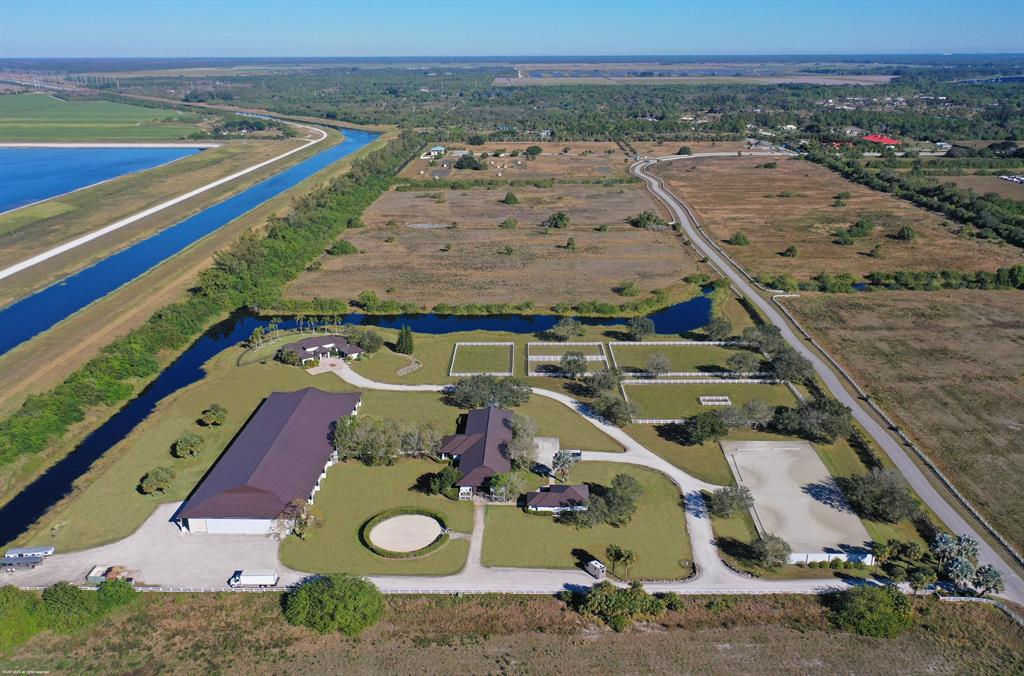 WHITE FENCES EQUESTRIAN E - Residential