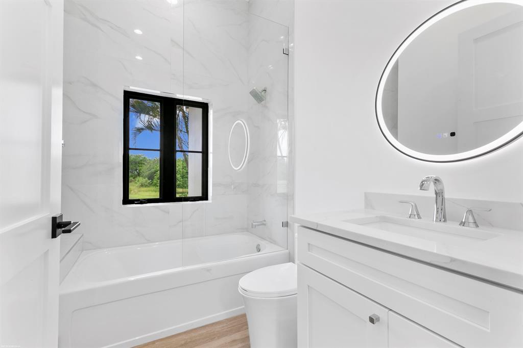 WHITE FENCES EQUESTRIAN E - Residential