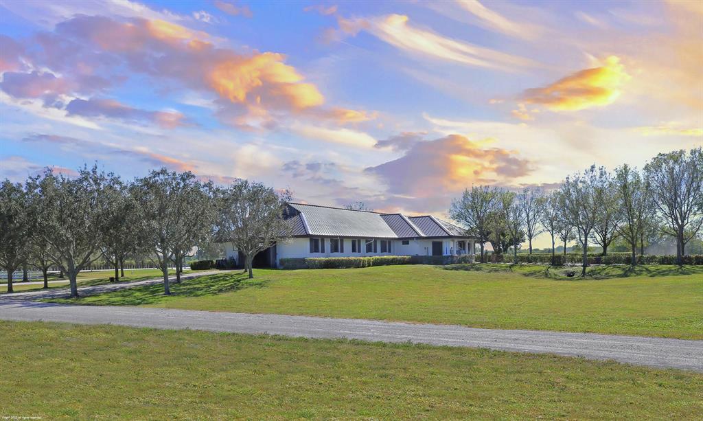 WHITE FENCES EQUESTRIAN E - Residential