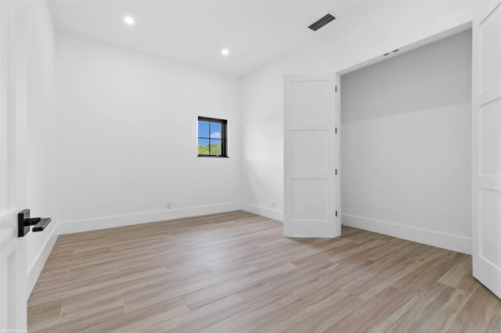 WHITE FENCES EQUESTRIAN E - Residential