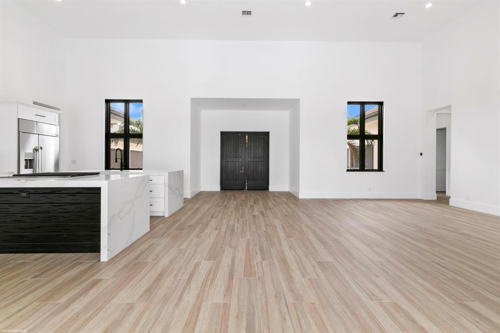 WHITE FENCES EQUESTRIAN E - Residential