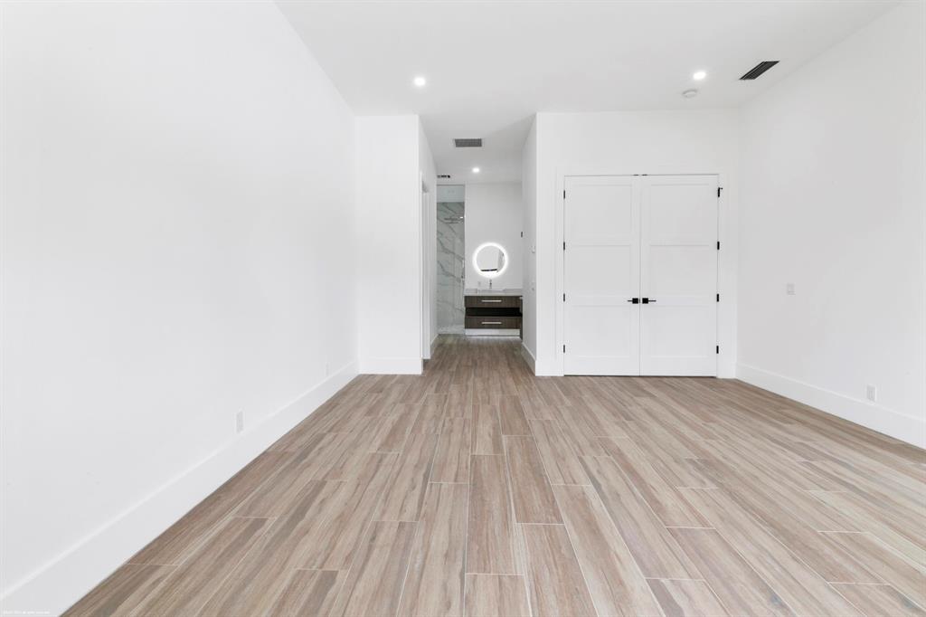 WHITE FENCES EQUESTRIAN E - Residential