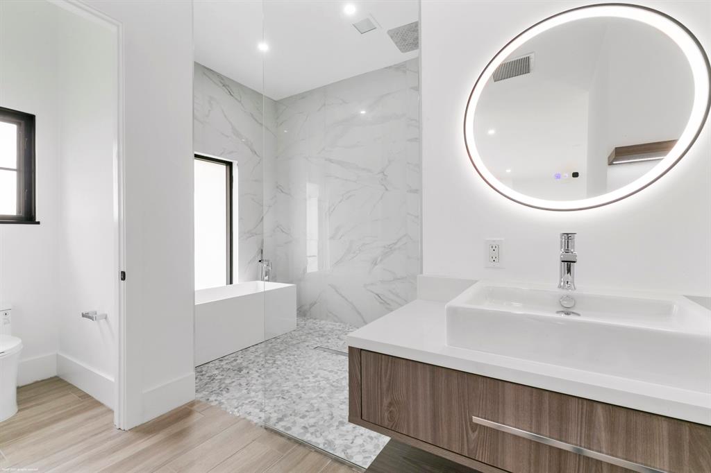 WHITE FENCES EQUESTRIAN E - Residential