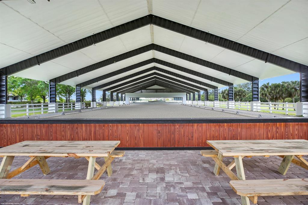 WHITE FENCES EQUESTRIAN E - Residential