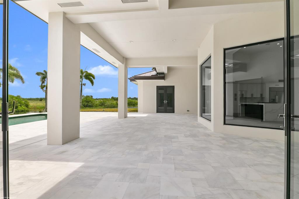 WHITE FENCES EQUESTRIAN E - Residential