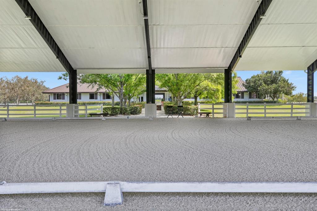 WHITE FENCES EQUESTRIAN E - Residential