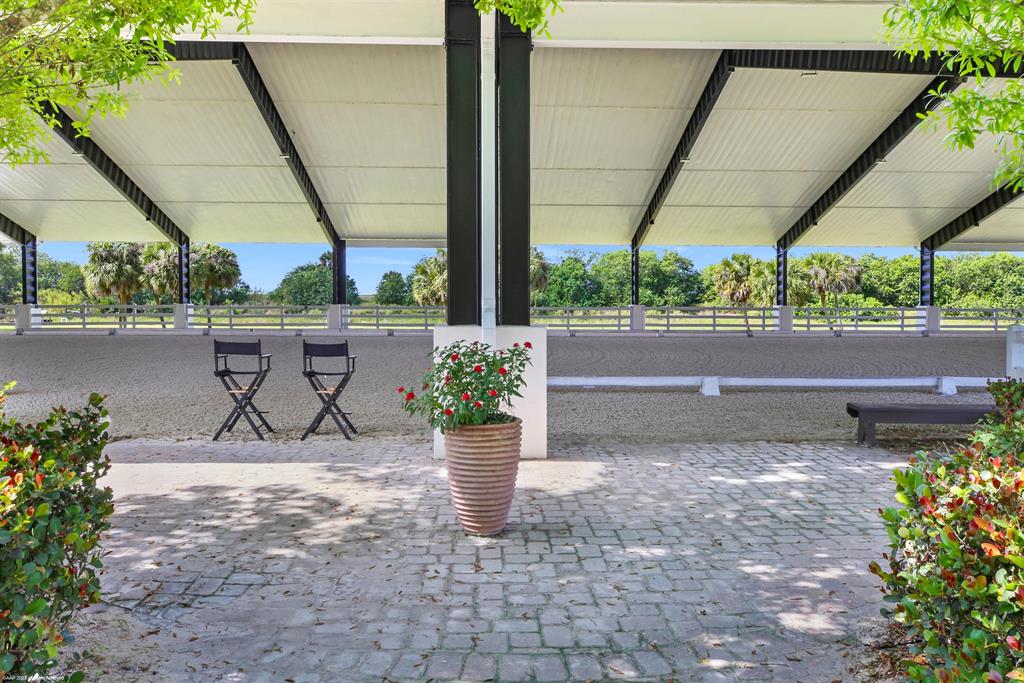 WHITE FENCES EQUESTRIAN E - Residential