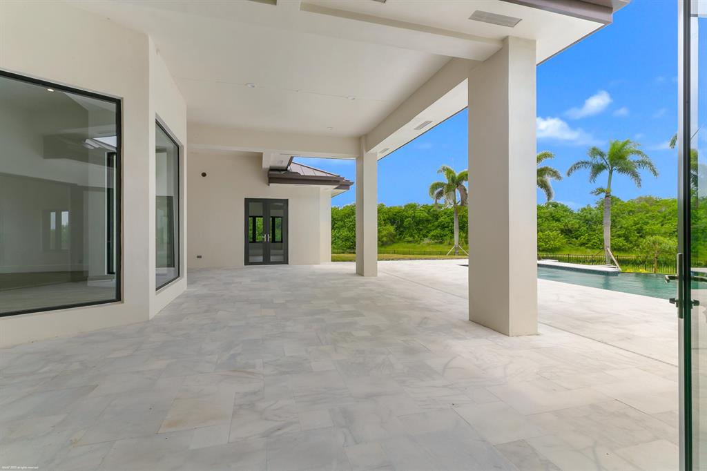 WHITE FENCES EQUESTRIAN E - Residential