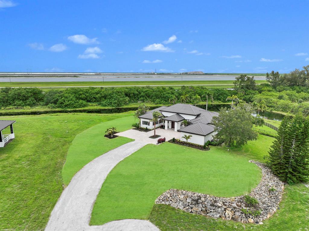 WHITE FENCES EQUESTRIAN E - Residential