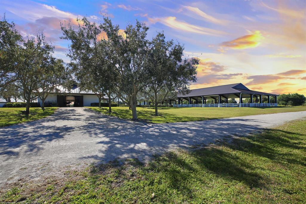 WHITE FENCES EQUESTRIAN E - Residential