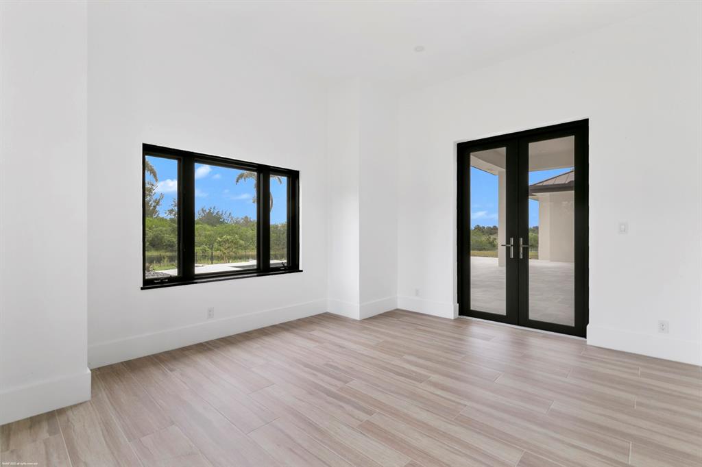 WHITE FENCES EQUESTRIAN E - Residential