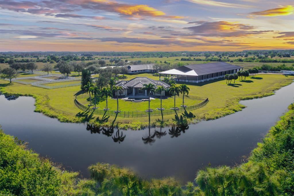 WHITE FENCES EQUESTRIAN E - Residential